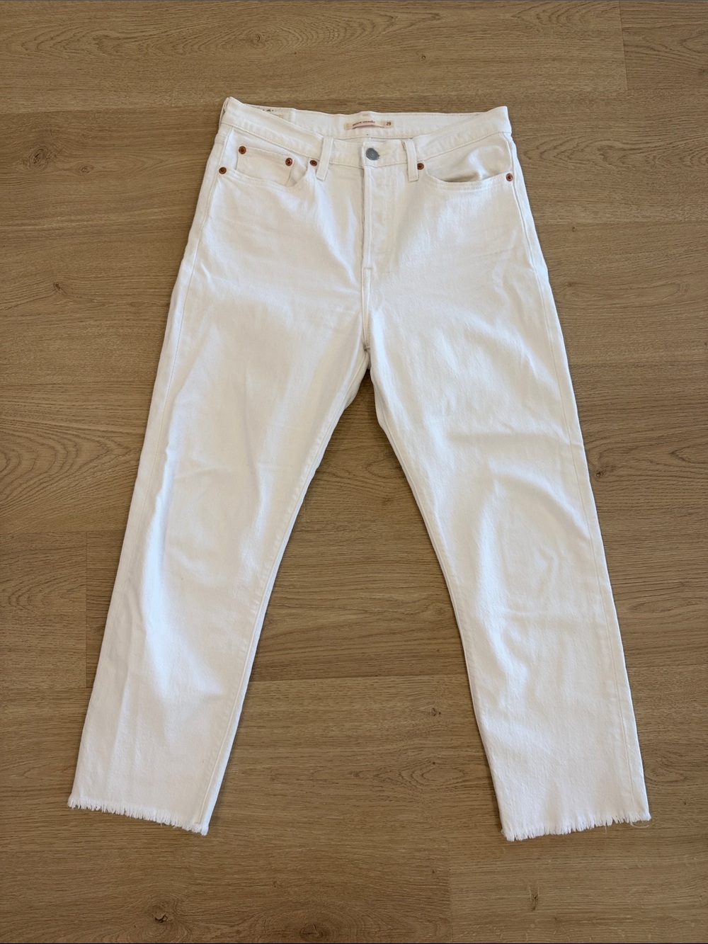 Levi’s White Wedgie Jeans - size 29